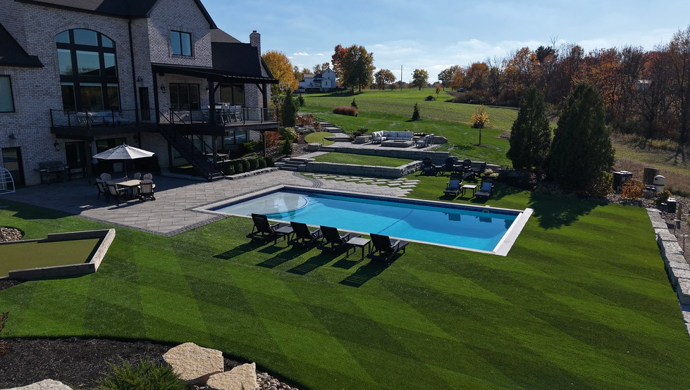 Turf around a beautiful pool with artificial mow lines